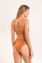 Cargar imagen en el visor de la galería, Model Back: Rio De Sol Bas Bottom Nocciola High-Waist-Spin