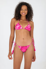 Cargar imagen en el visor de la galería, Model Front: Rio De Sol Bas Bottom Pink-Palms Frufru