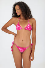 Cargar imagen en el visor de la galería, Model Front: Rio De Sol Bas Bottom Pink-Palms Frufru-Fio