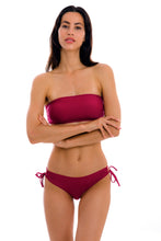 Cargar imagen en el visor de la galería, Model Front: Rio De Sol Bas Bottom Uv-Desejo Madrid