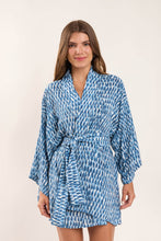 Cargar imagen en el visor de la galería, Model Front: Rio De Sol Robe De Plage Chuva Kimono