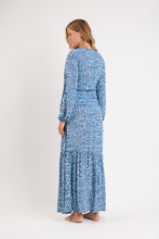 Cargar imagen en el visor de la galería, Model Back: Rio De Sol Vêtement De Plage Chuva Long Dress Verona