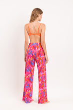 Cargar imagen en el visor de la galería, Model Back: Rio De Sol Pantalon De Plage Flavors Wide Pants