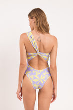 Cargar imagen en el visor de la galería, Model Back: Rio De Sol Une Pièce Glow Santorini