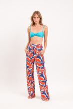 Cargar imagen en el visor de la galería, Model Front: Rio De Sol Pantalon De Plage Leaves Wide Pants