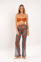 Cargar imagen en el visor de la galería, Model Front: Rio De Sol Pantalon De Plage Luma Pants Lana