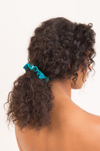 Cargar imagen en el visor de la galería, Model Front: Rio De Sol Chouchou Rain Scrunchie