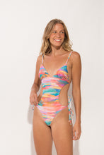 Cargar imagen en el visor de la galería, Model Front: Rio De Sol Une Pièce River Trikini