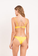 Cargar imagen en el visor de la galería, Model Back: Rio De Sol Ensemble Set Amarelo Bandeau-Crispy Cheeky-Crispy