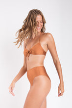 Cargar imagen en el visor de la galería, Image 03: Rio De Sol Ensemble Set Nocciola Mila Hotpants