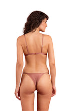Cargar imagen en el visor de la galería, Model Back: Rio De Sol Ensemble Set Shimmer-Copper Tri-Fixo California