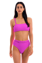 Cargar imagen en el visor de la galería, Model Front: Rio De Sol Ensemble Set St-Tpz-Pink Reto Hotpant-High