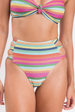 Cargar imagen en el visor de la galería, Image 09: Rio De Sol Ensemble Set Supercolor Bandeau-Joy Highwaist-Spin