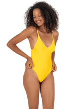Cargar imagen en el visor de la galería, Model Front: Rio De Sol Une Pièce Sunflower Hype