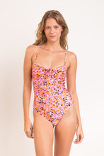 Cargar imagen en el visor de la galería, Model Front: Rio De Sol Une Pièce Sweet-Camo Julia
