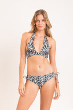 Cargar imagen en el visor de la galería, Model Front: Rio De Sol Haut Top Ikat Kate