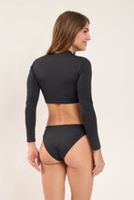 Cargar imagen en el visor de la galería, Model Back: Rio De Sol Haut Top Lava Reef