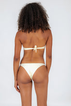 Cargar imagen en el visor de la galería, Model Back: Rio De Sol Haut Top Off-White Twist