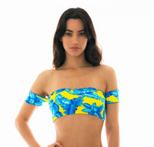 Cargar imagen en el visor de la galería, Model Front: Rio De Sol Haut Top Palmeira Azul Off Shoulder