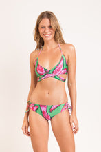 Cargar imagen en el visor de la galería, Model Front: Rio De Sol Haut Top Parrots Kate