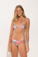Cargar imagen en el visor de la galería, Model Front: Rio De Sol Haut Top River Frufru