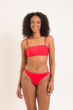 Cargar imagen en el visor de la galería, Model Front: Rio De Sol Haut Top Rouge Bandeau-Reto
