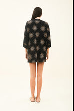 Cargar imagen en el visor de la galería, Model Back: Uv Line Vêtement De Plage Kimono Shine-Preto Upf50+