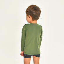 Cargar imagen en el visor de la galería, Model Back: Uv Line T-Shirt Longsleeve Baby Verde Militar Upf50+