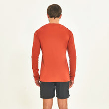 Cargar imagen en el visor de la galería, Model Back: Uv Line T-Shirt Longsleeve Sport Fit Ferrugem Upf50+