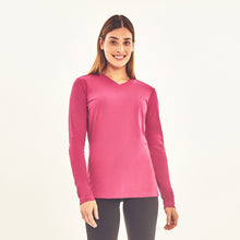 Cargar imagen en el visor de la galería, Model Front: Uv Line T-Shirt Longsleeve Sport Fit Fuchsia Upf50+