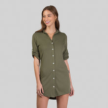 Cargar imagen en el visor de la galería, Model Front: Uv Line Vêtement De Plage Shirtdress Copenhagen Verde Militar Upf50+