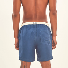 Cargar imagen en el visor de la galería, Model Back: Uv Line Bermuda / Short Pour Homme Shorts Boxer Aco Off White Upf50+