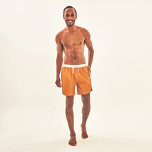 Cargar imagen en el visor de la galería, Model Front: Uv Line Bermuda / Short Pour Homme Shorts Boxer Ocre Upf50+