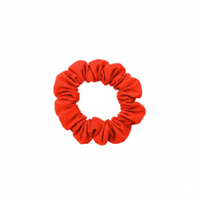 Cargar imagen en el visor de la galería, Product Front: Rio De Sol Chouchou Rouge Scrunchie
