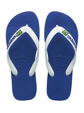 Cargar imagen en el visor de la galería, Model Front: Havaianas Tongs Brasil Logo Marine Blue
