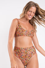 Cargar imagen en el visor de la galería, Image 07: Rio De Sol Bas Bottom Bouquet Hotpants
