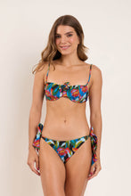 Cargar imagen en el visor de la galería, Model Front: Rio De Sol Bas Bottom Flair Gisele
