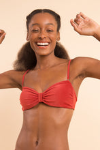 Cargar imagen en el visor de la galería, Image 08: Rio De Sol Ensemble Set Malibu-Chili Bandeau-Duo Essential
