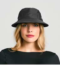 Cargar imagen en el visor de la galería, Model Front: Uv Line Casquette Visor Nice Fem Black Upf50+
