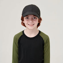 Cargar imagen en el visor de la galería, Model Front: Uv Line Casquette Cap Teens Colors Inf Black Upf50+
