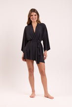 Cargar imagen en el visor de la galería, Model Front: Rio De Sol Robe De Plage Black Kimono
