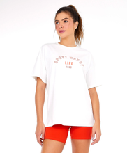 Cargar imagen en el visor de la galería, Model Front: Alto Giro Fitness Haut T-Shirt Eco Nature Start Off White
