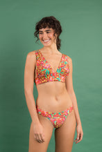 Cargar imagen en el visor de la galería, Image 10: Rio De Sol Haut Top Tropics Halter-Marina
