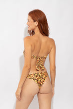 Cargar imagen en el visor de la galería, Model Back: Rio De Sol Haut Top Yellow-Feline Mavi
