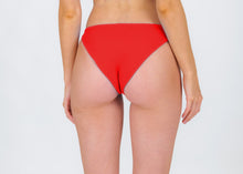 Cargar imagen en el visor de la galería, Model Back: Rio De Sol Bas Bottom Rouge Essential-Comfy
