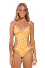 Cargar imagen en el visor de la galería, Model Front: Rio De Sol Une Pièce Sunny-Forest Trikini
