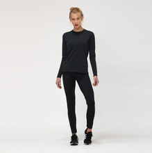 Cargar imagen en el visor de la galería, Model Front: Uv Line T-Shirt Uvpro Br Ml Preto Fem

