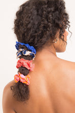 Cargar imagen en el visor de la galería, Image 02: Rio De Sol Chouchou Pottery Scrunchie
