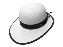 Cargar imagen en el visor de la galería, Model Front: De Punta En Blanco Chapeau Panama Lady Golf White Black

