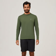 Cargar imagen en el visor de la galería, Model Front: Uv Line T-Shirt Longsleeve Uvpro Green Militar Upf50+
